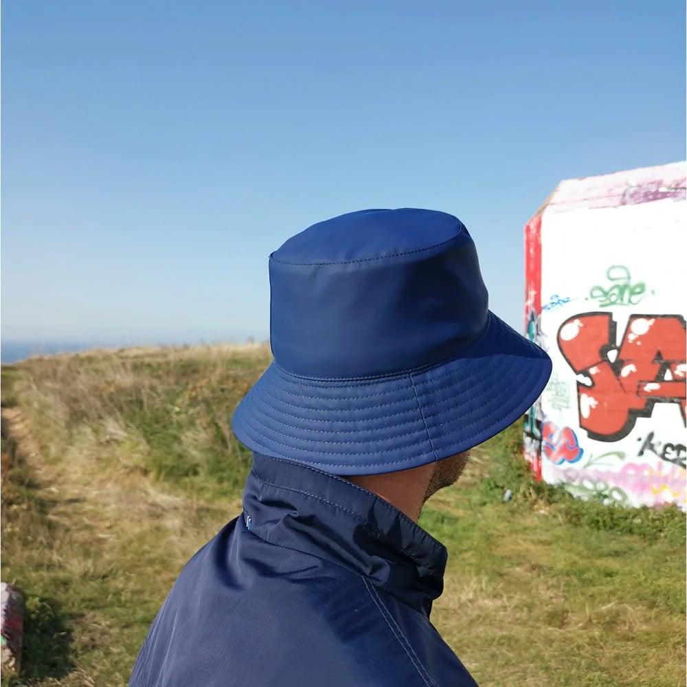 L'exception Chapeau De Pluie Bleu Le Chapoté