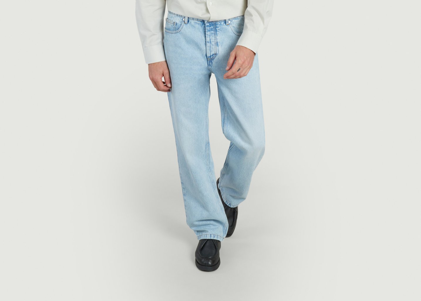 L'exception Jean Coupe Droite Bleu Clair AMI Paris