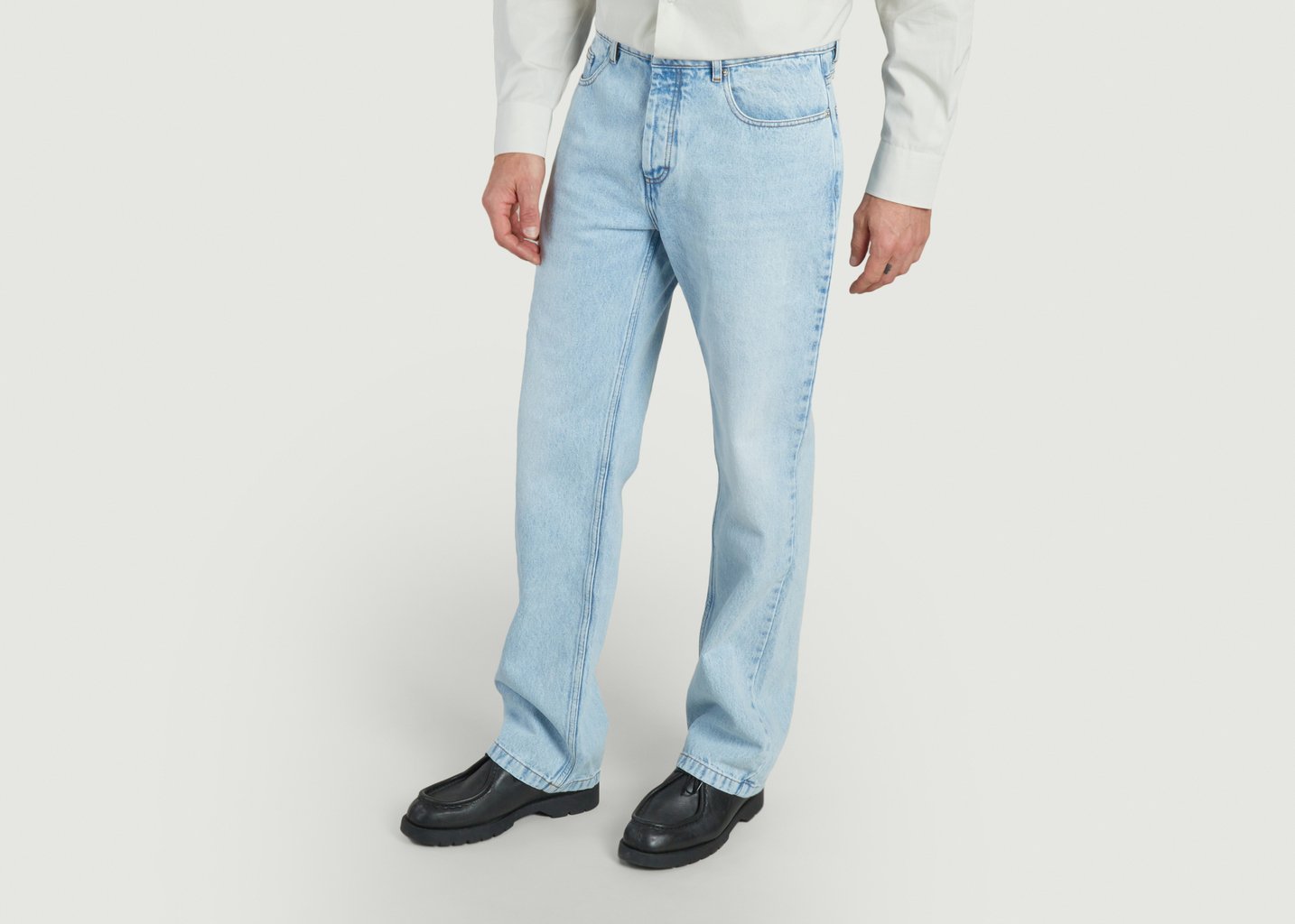 L'exception Jean Coupe Droite Bleu Clair AMI Paris