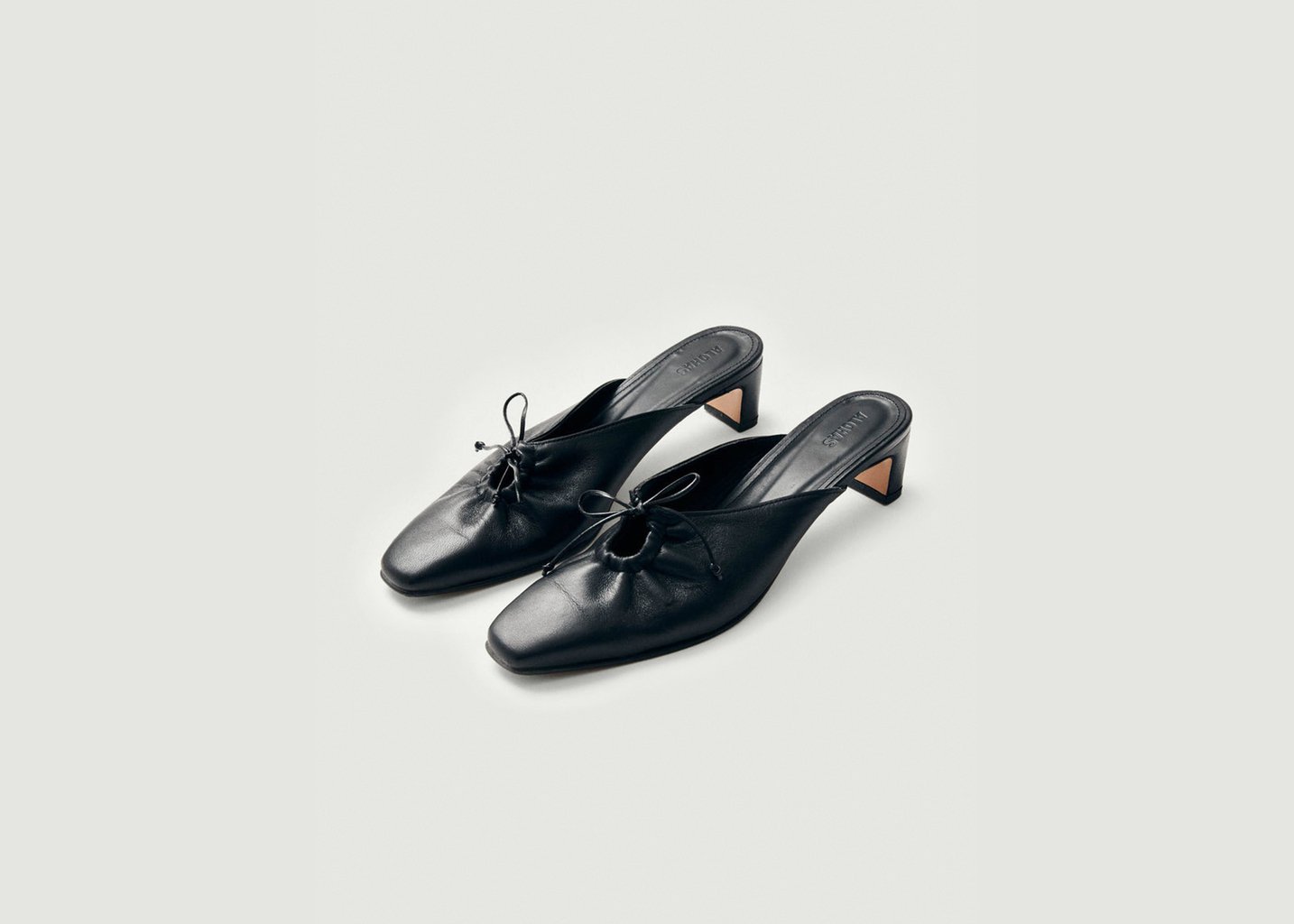 L'exception Mules Amar En Cuir Noir Alohas