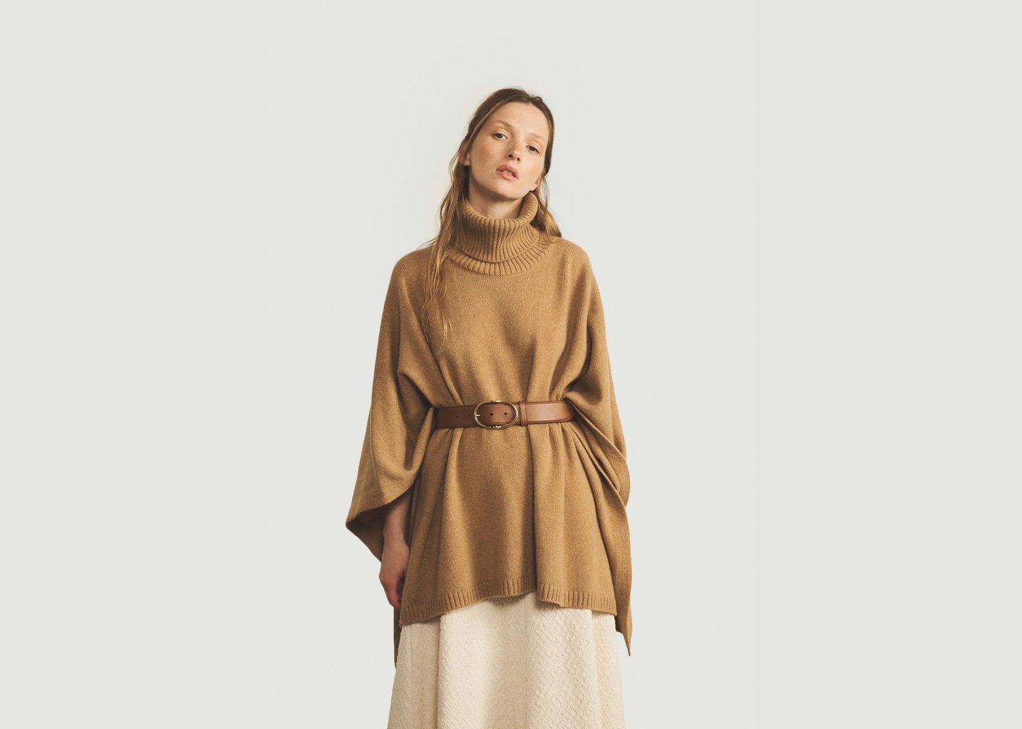 L'exception Poncho Angela Sable Linnea Lund