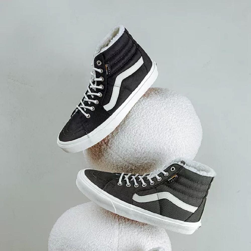 L'exception Sneakers UA SK8 Hi Cozy Hug Noir Vans