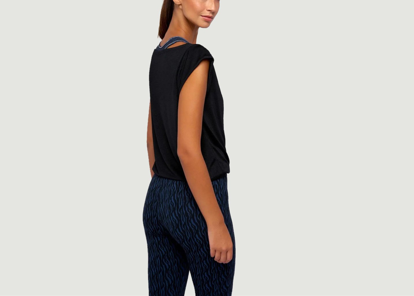 L'exception T Shirt De Yoga Softee Noir YUJ Paris