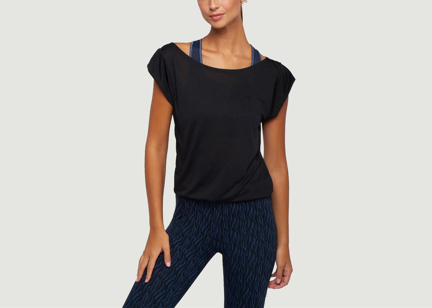 l'exception T shirt de yoga Softee Noir YUJ Paris