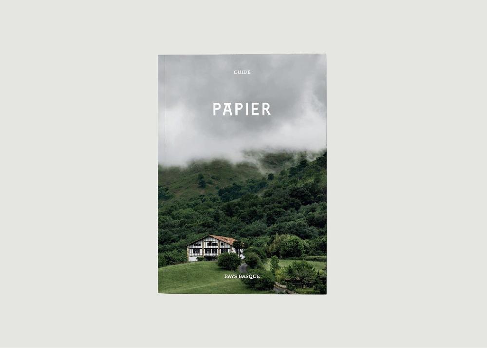 l'exception Le guide PAPIER ou le guide confidentiel du Pays Basque Blanc Les éditions papier