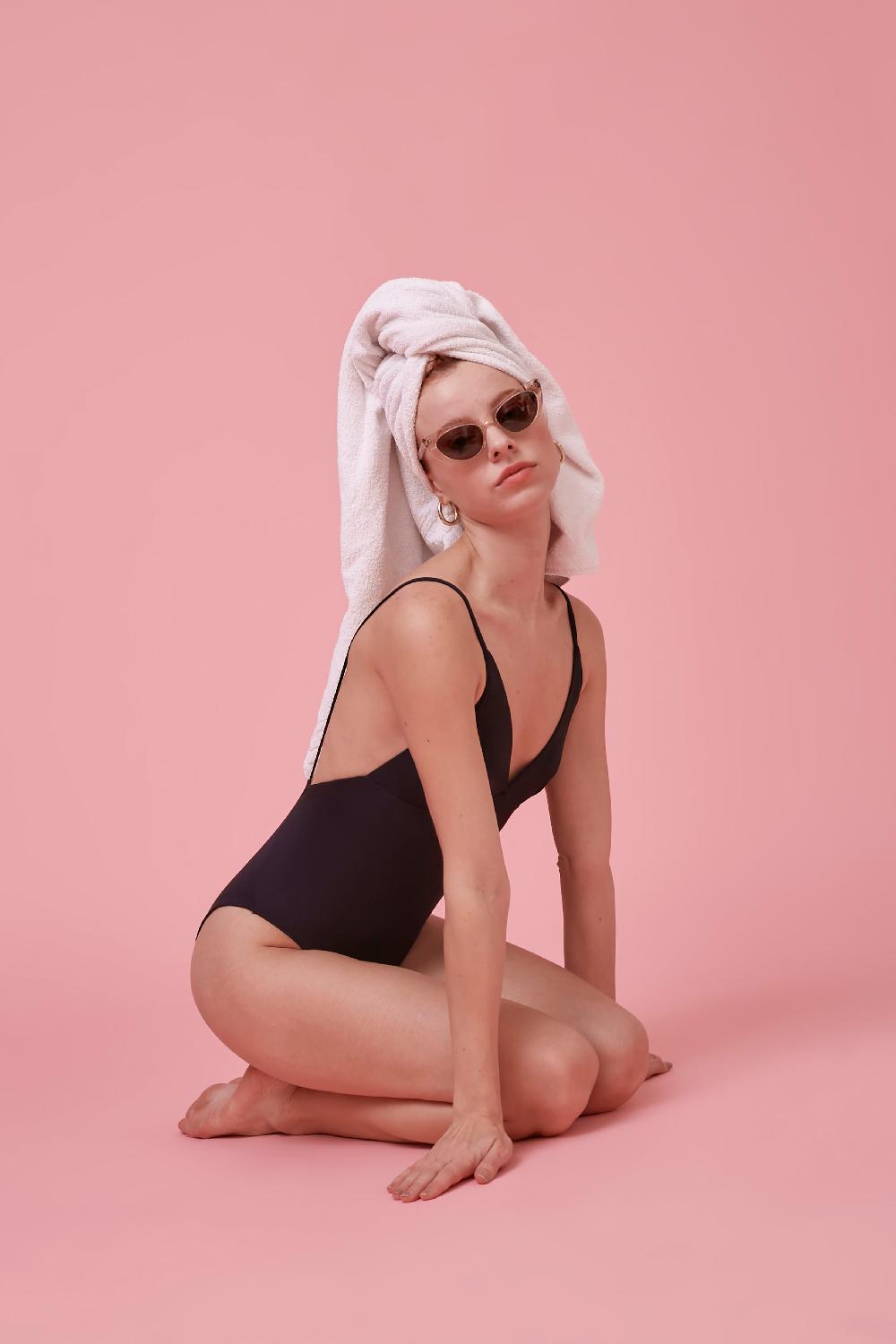 L'exception Maillot De Bain 1 Pièce Triangle Noir Pantys