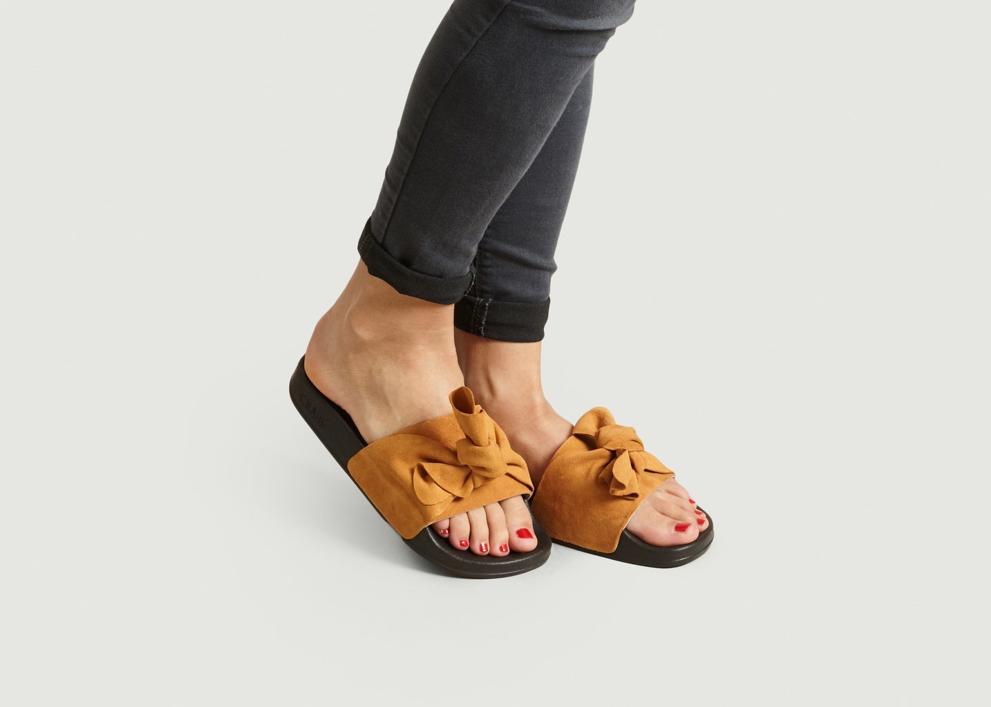 L'exception Mules Nouées En Cuir Suédé Slide Miel Craie