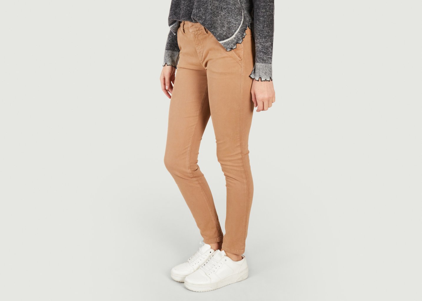 L'exception Pantalon Chino Coupe Ajustée Sandy Basic Camel Reiko