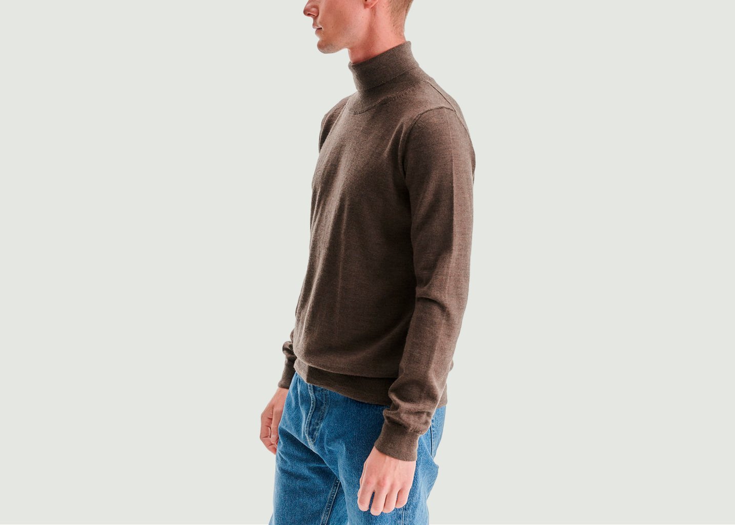 L'exception Pull Ajusté Col Roulé En Laine Mérinos Bergen Marron Noyoco