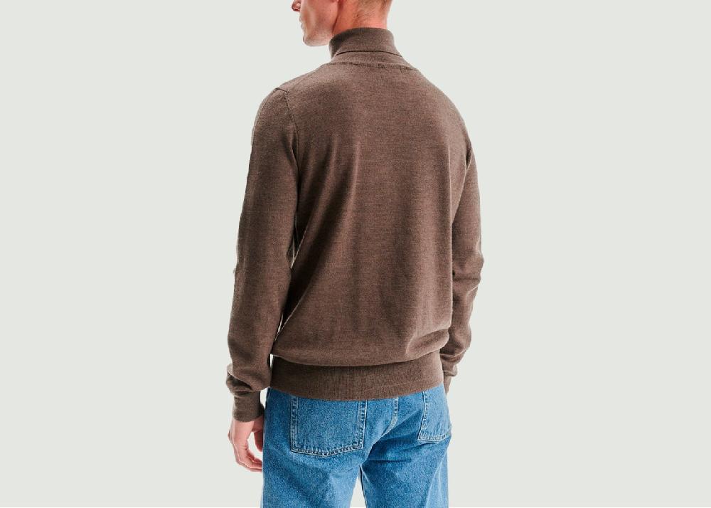 L'exception Pull Ajusté Col Roulé En Laine Mérinos Bergen Marron Noyoco
