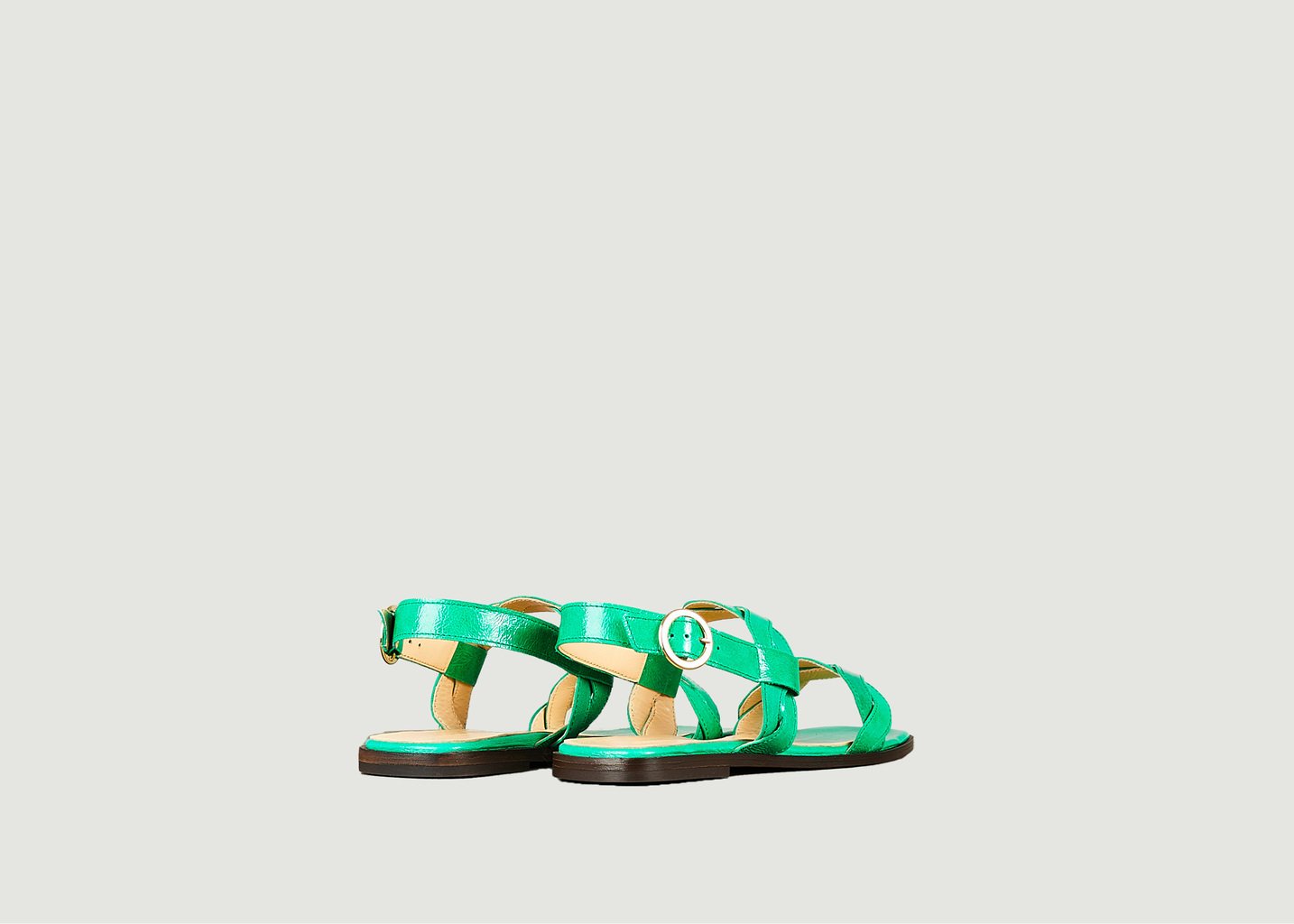 L'exception Sandale Plate Rhea En Cuir Verni Souple Vert Tila March