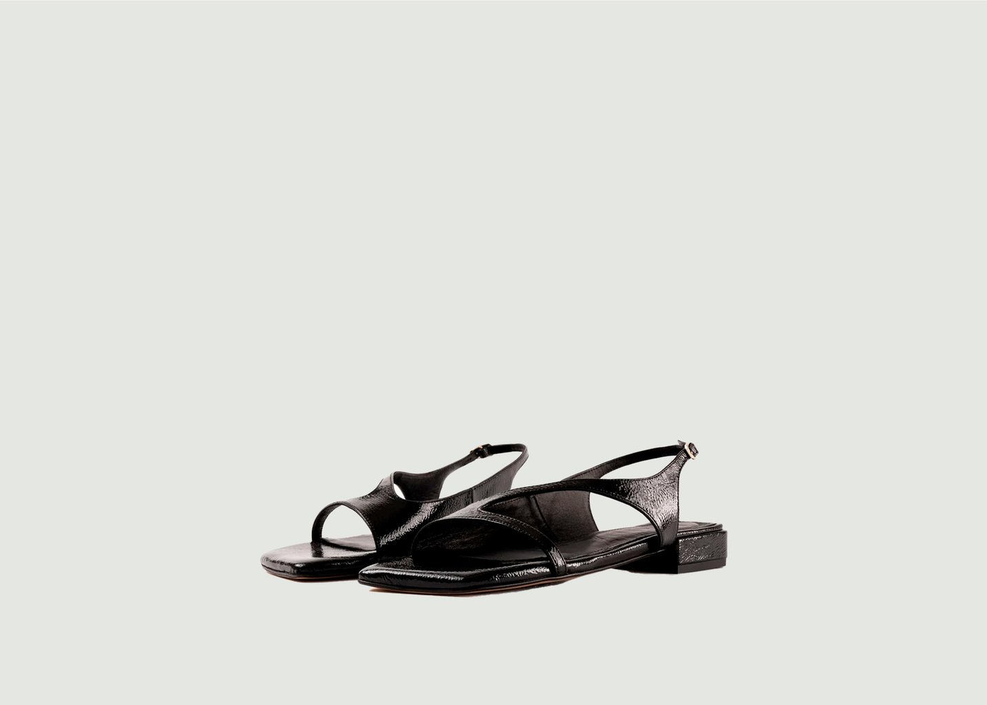 L'exception Sandales Plates En Cuir Verni Froissé Lisa Noir Souliers Martinez