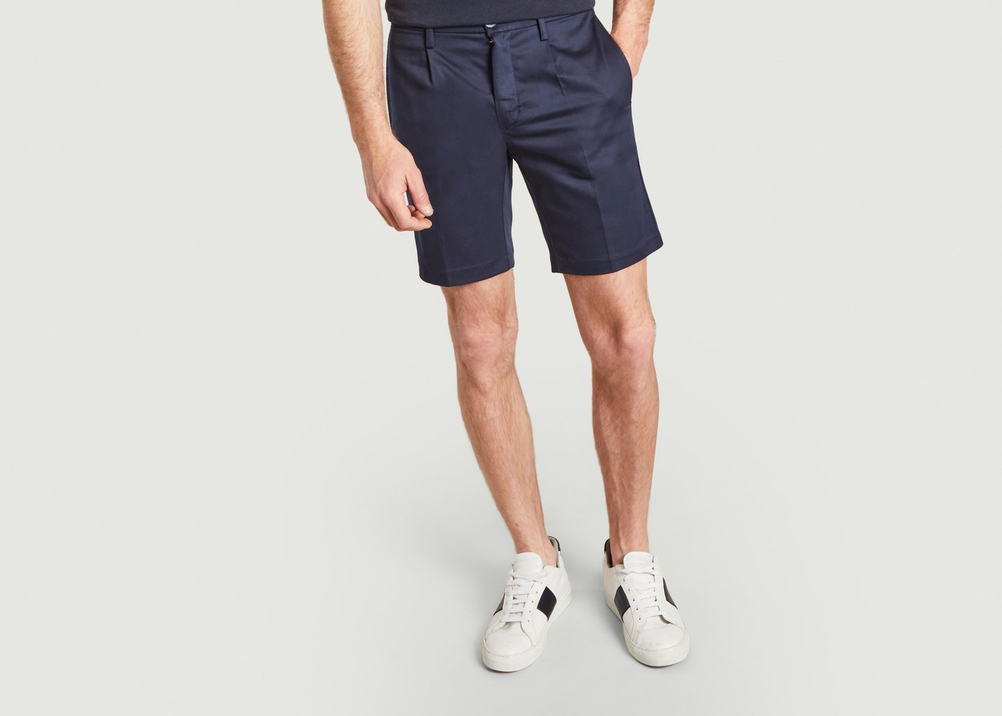 l'exception Short à Pinces Bleu Marine JagVi Rive Gauche