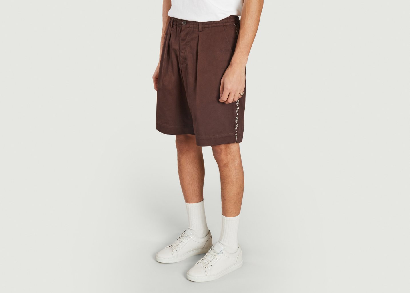 L'exception Short Pleated Track Marron Universal Works