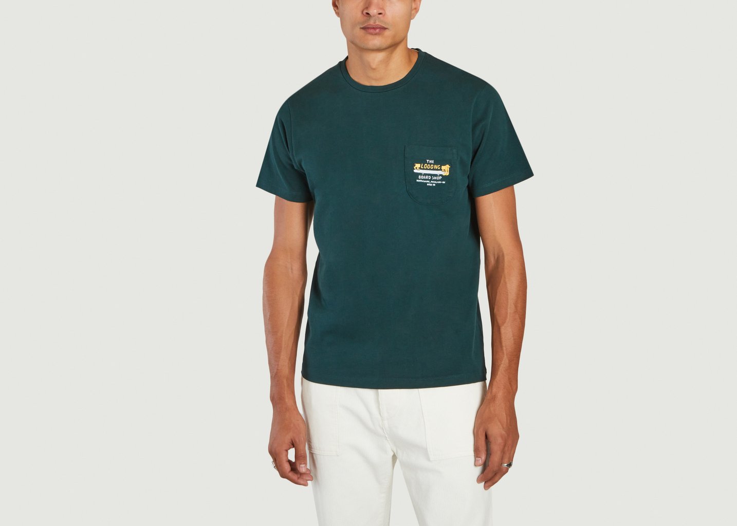 l'exception T shirt en coton bio avec poche brodée Odin Vert Foncé Cuisse de Grenouille