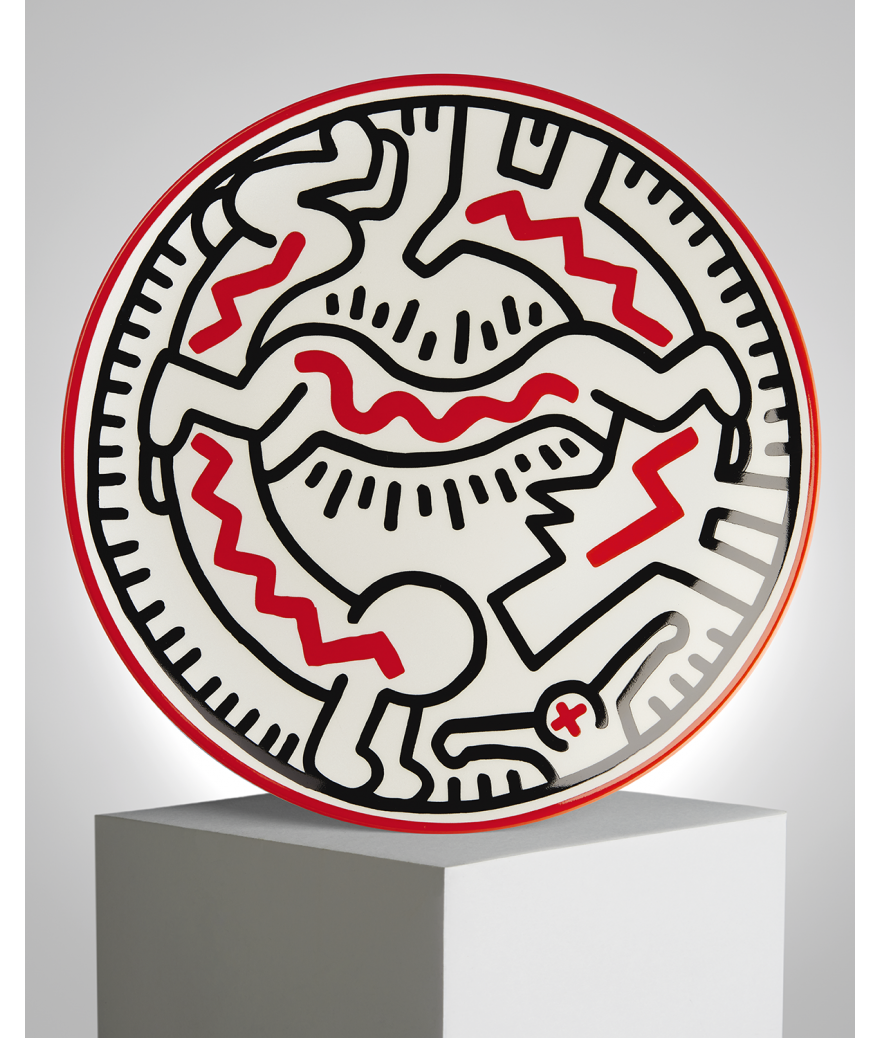 ligne blanche paris Keith HARING assiette en porcelaine ”Man/Dog” ligne blanche paris Keith HARING assiette en porcelaine ”Man/Dog”