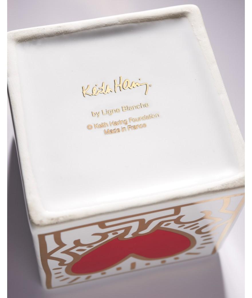 ligne blanche paris Keith HARING Bougie parfumée carrée ”Red Heart with Gold”