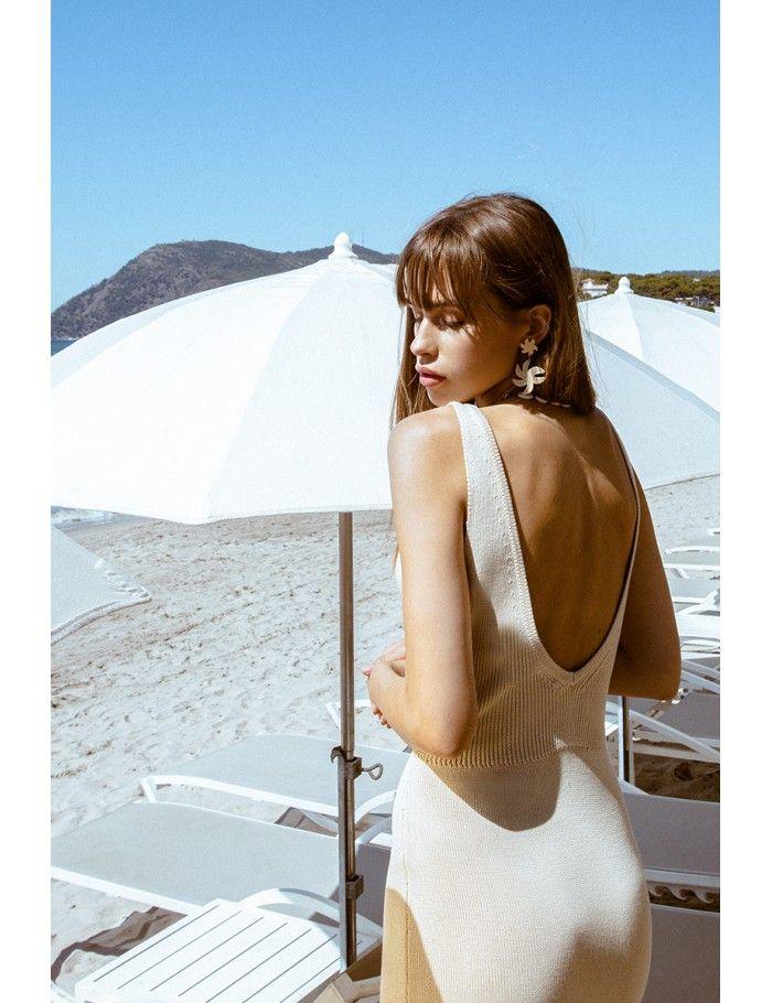 lili sidonio x molly bracken Robe en maille encolure V au dos BEIGE