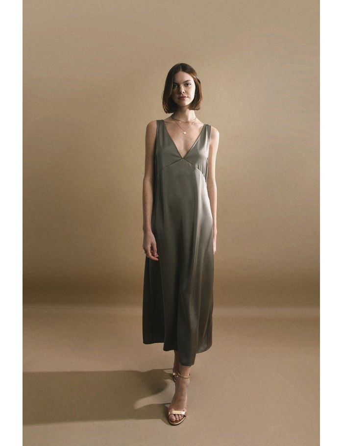 lili sidonio x molly bracken Robe satinée col V KAKI