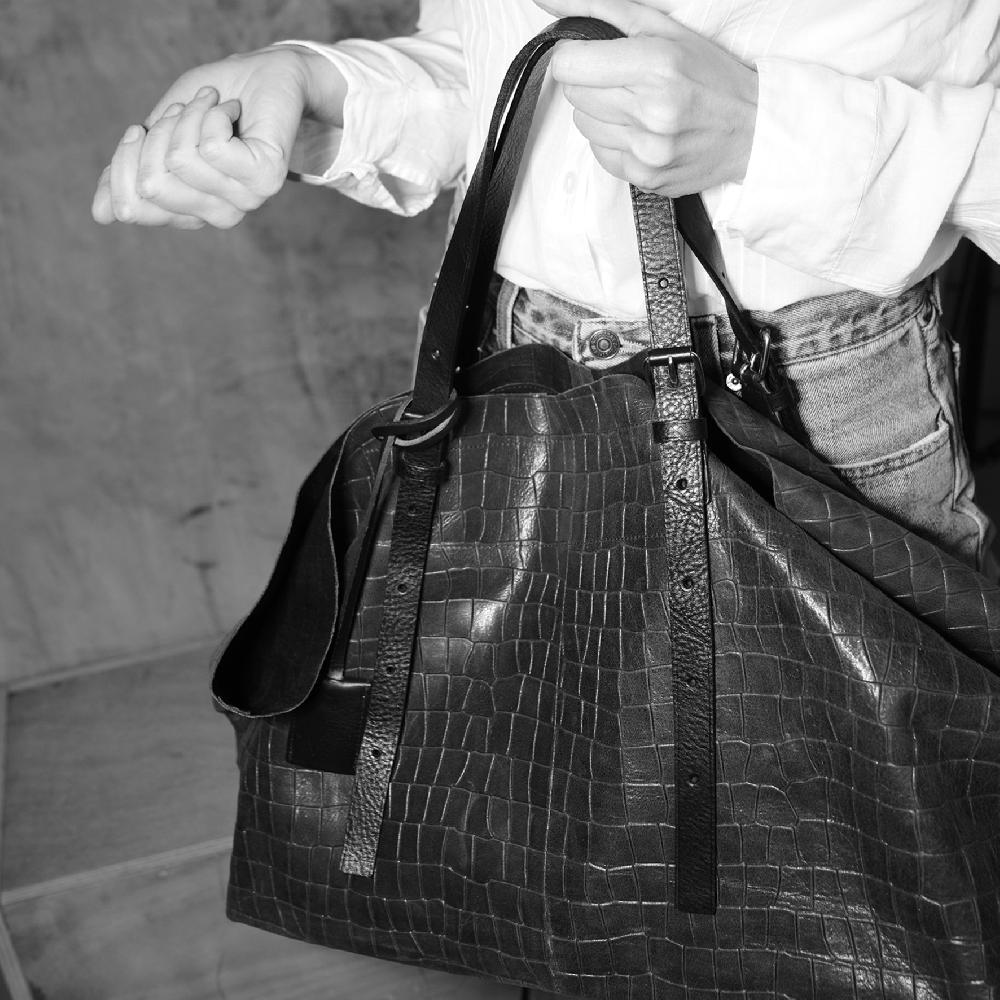 Linde Gallery CAMARUCHE M - ALLIGATOR EMBOSSED - SAND