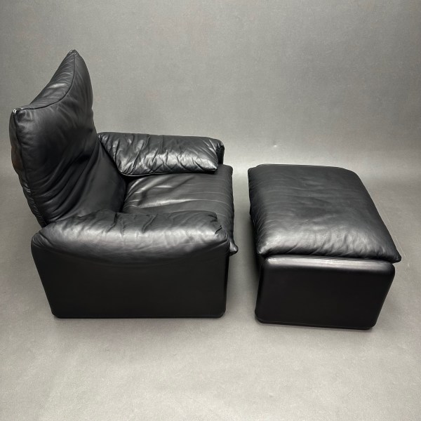 Linea Due Ensemble Fauteuil Et Pouf Maralunga Cuir Noir Vico Magistretti Cassina