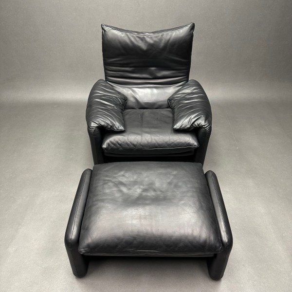 linea due Ensemble Fauteuil et Pouf Maralunga cuir noir Vico Magistretti Cassina
