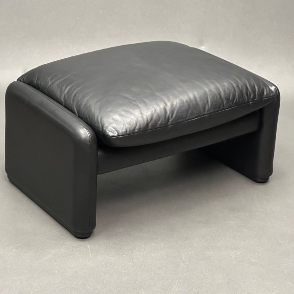Linea Due Pouf Maralunga Cuir Noir Vico Magistretti Cassina