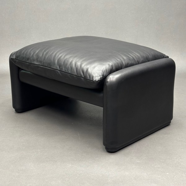 Linea Due Pouf Maralunga Cuir Noir Vico Magistretti Cassina