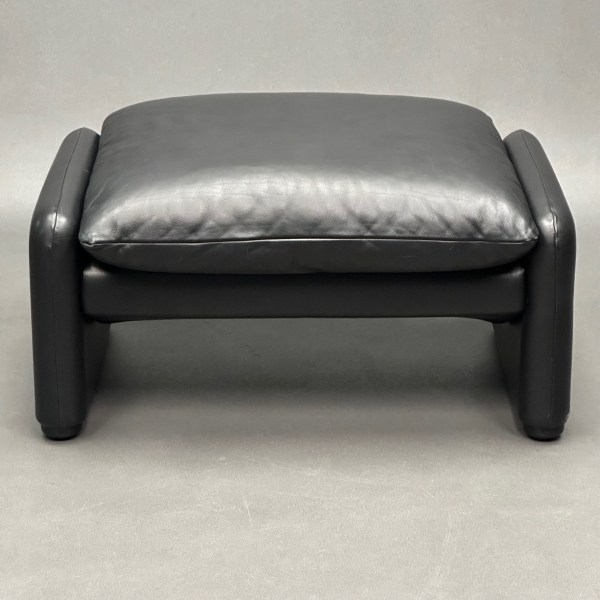 linea due Pouf Maralunga cuir noir Vico Magistretti Cassina