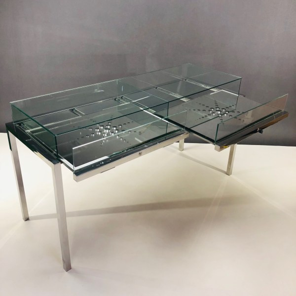 Linea Due Vitrine Philippe Starck Pour Jean-Paul Gaultier