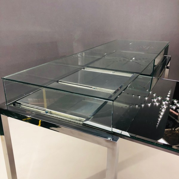 Linea Due Vitrine Philippe Starck Pour Jean-Paul Gaultier
