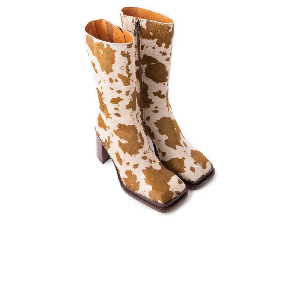 L'intervalle Altona Brun Cow Pony Brun