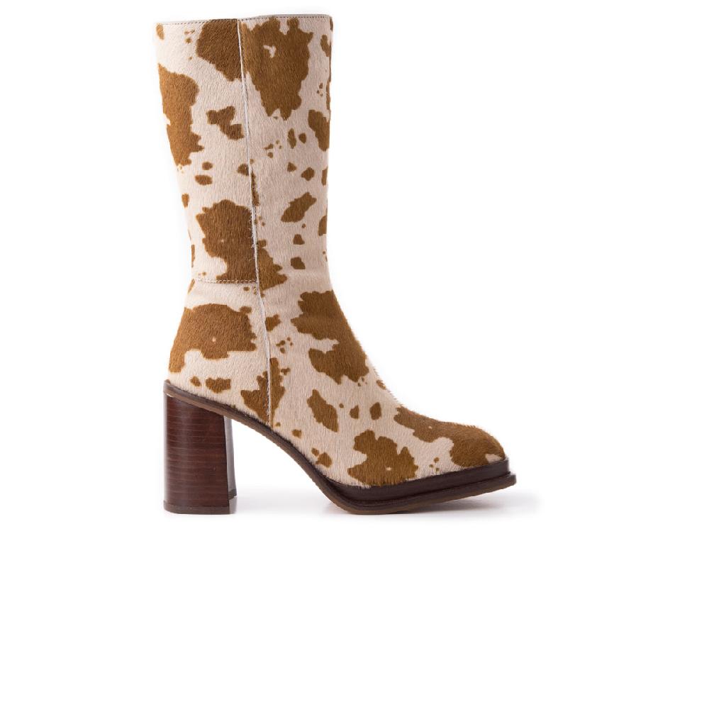 l'intervalle Altona Brun Cow Pony Brun