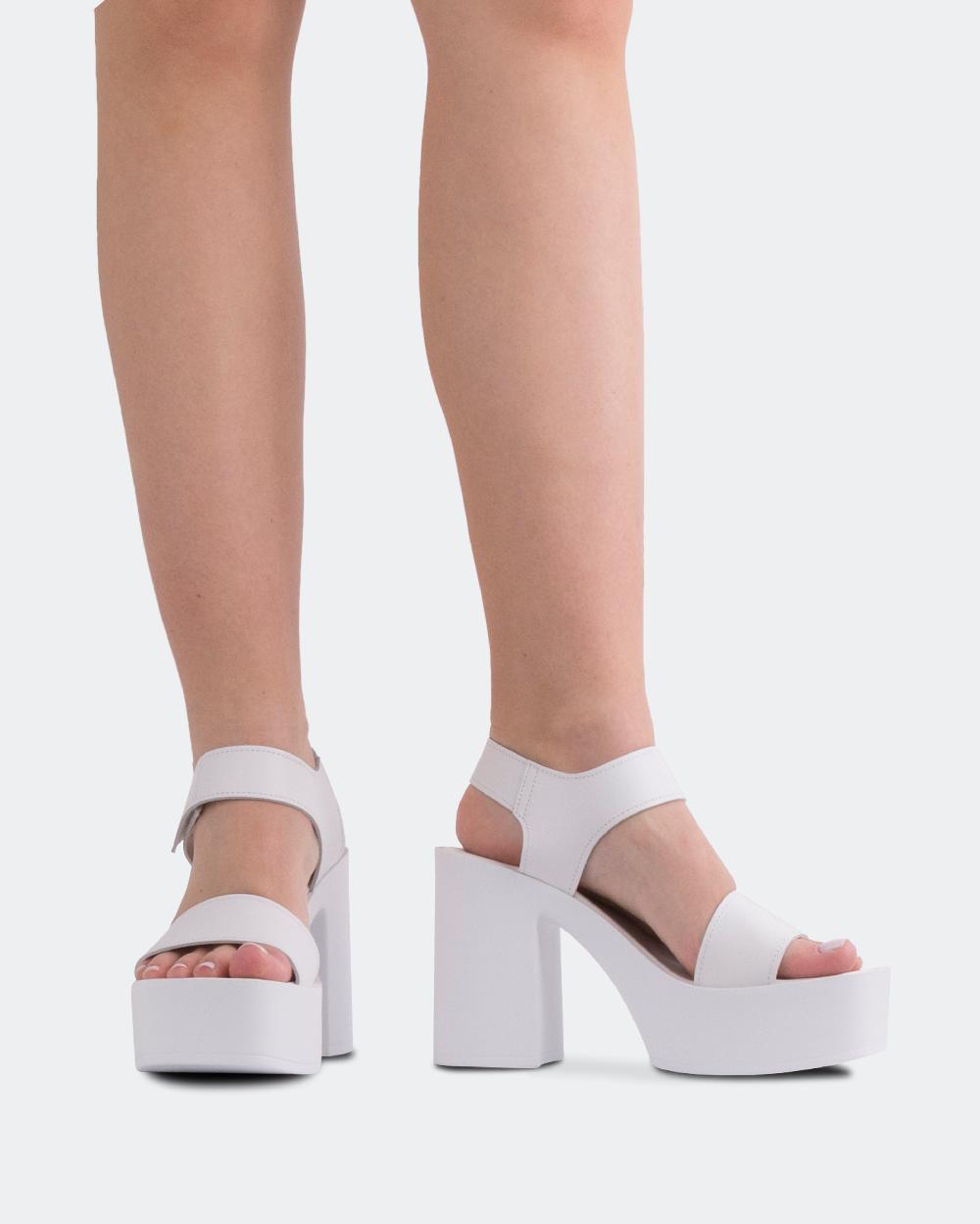 L'intervalle Amical Blanc Cuir Blanc