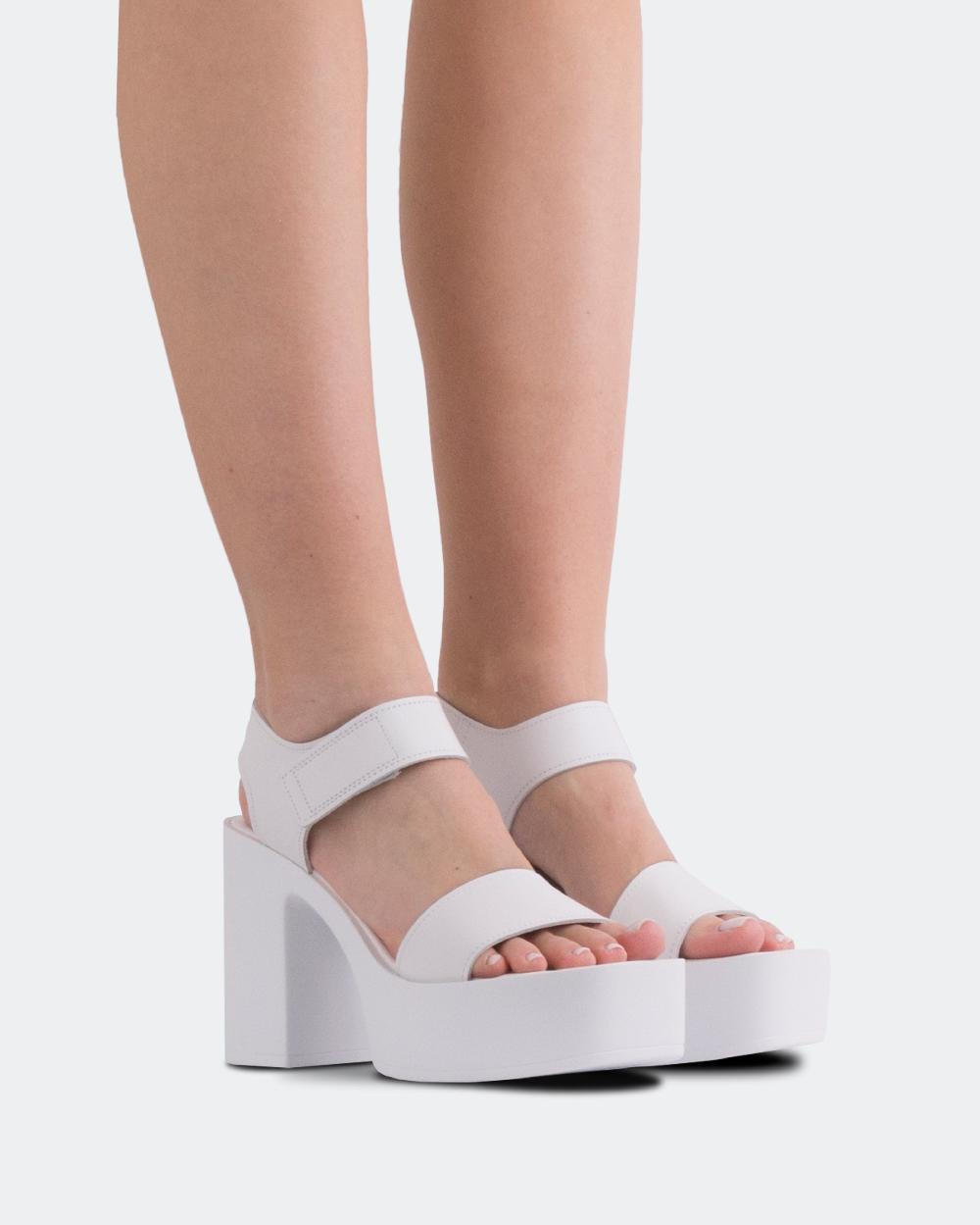 L'intervalle Amical Blanc Cuir Blanc