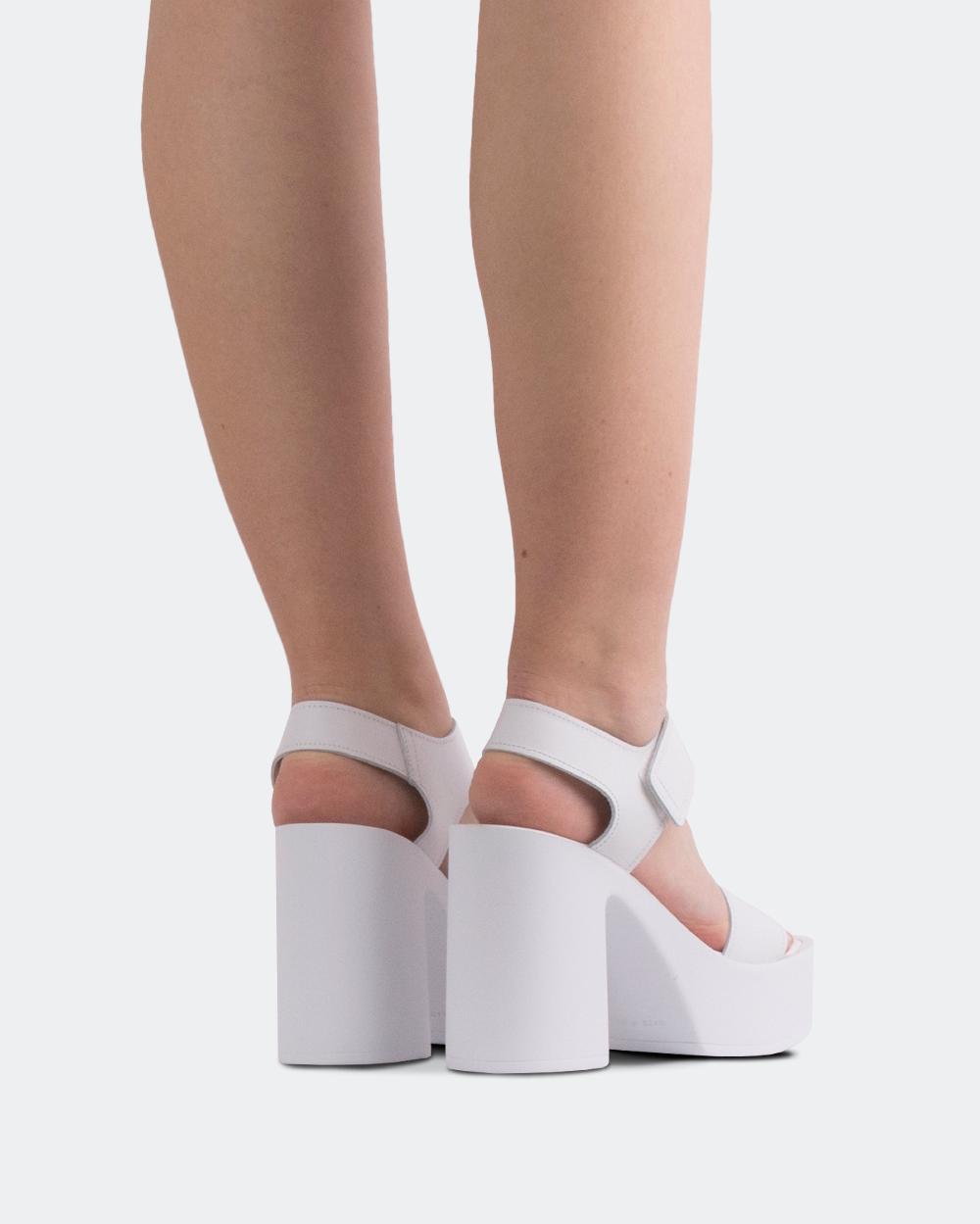 L'intervalle Amical Blanc Cuir Blanc