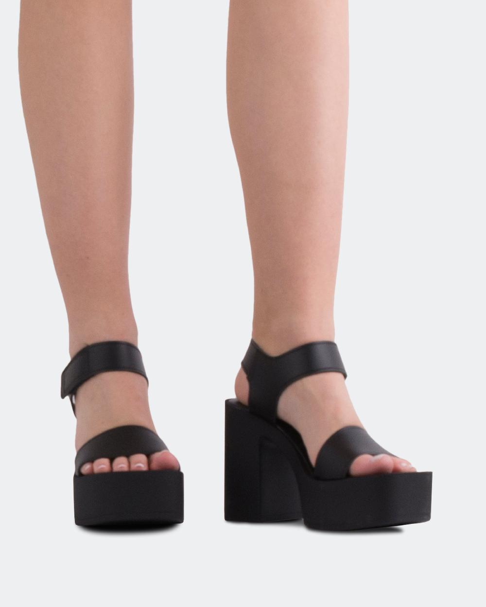 L'intervalle Amical Noir Cuir Noir