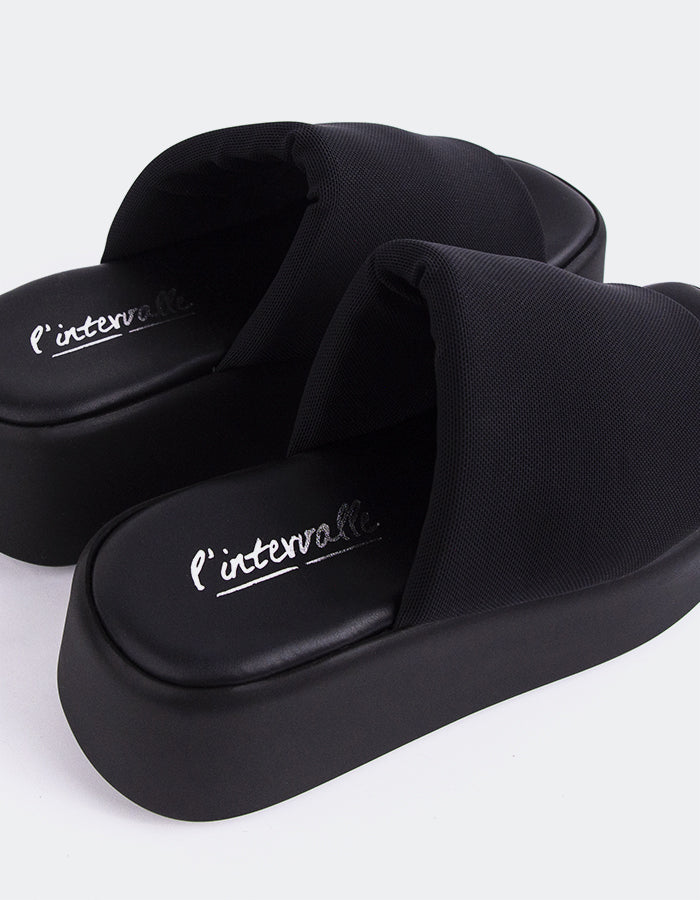 L'intervalle Bisou Noir Noir