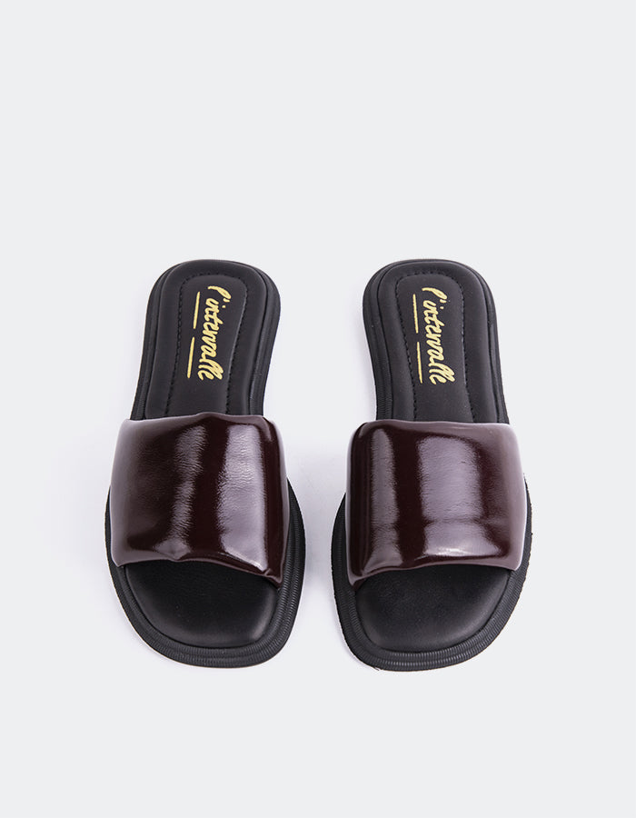 L'intervalle Bosnie Bordeaux Verni Rouge