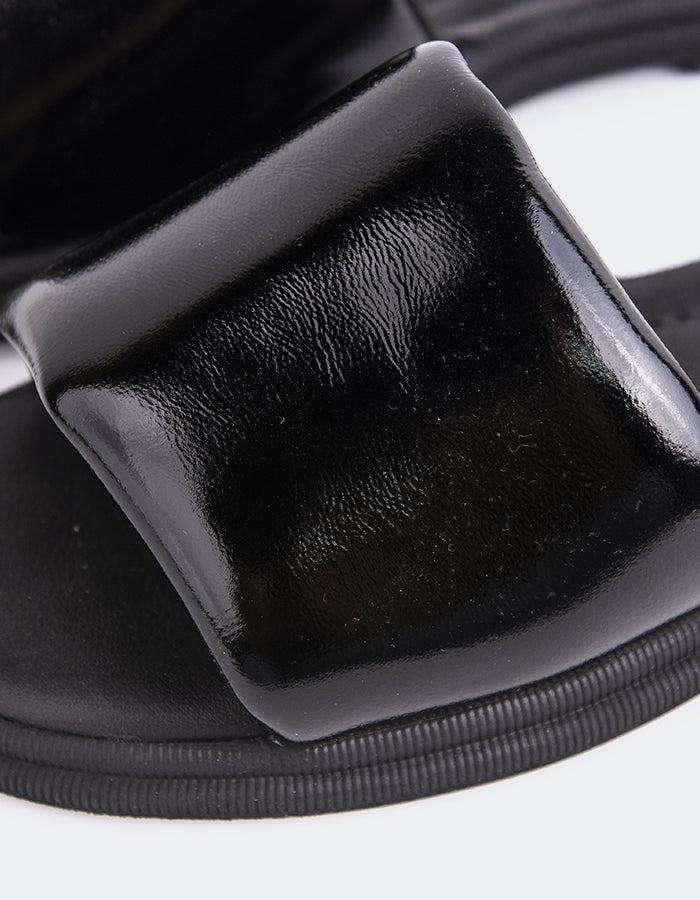 L'intervalle Bosnie Noir Verni Noir