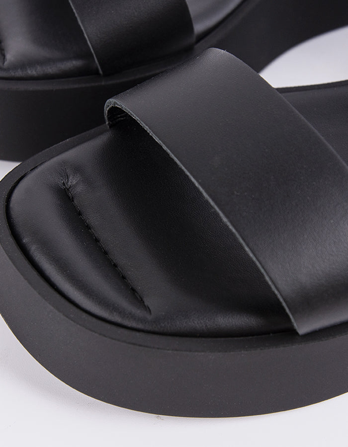 L'intervalle Bouton D'or Noir Cuir Noir