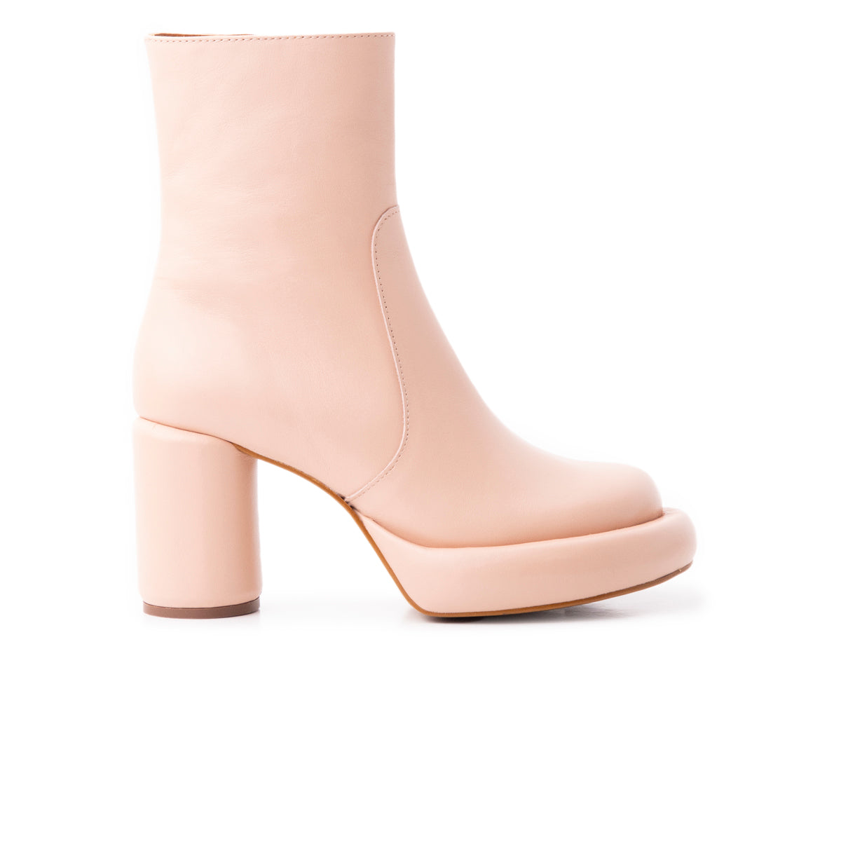 l'intervalle Brody Nu Cuir Nu