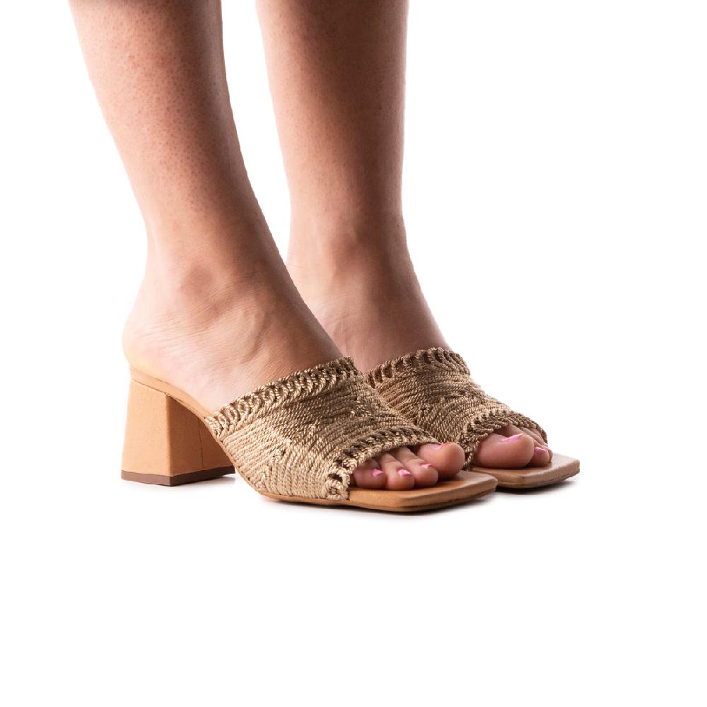 L'intervalle Calzada Bronze Knit Chameau