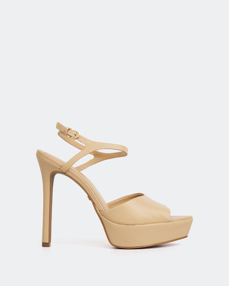 l'intervalle Cavo Chameau Cuir Chameau