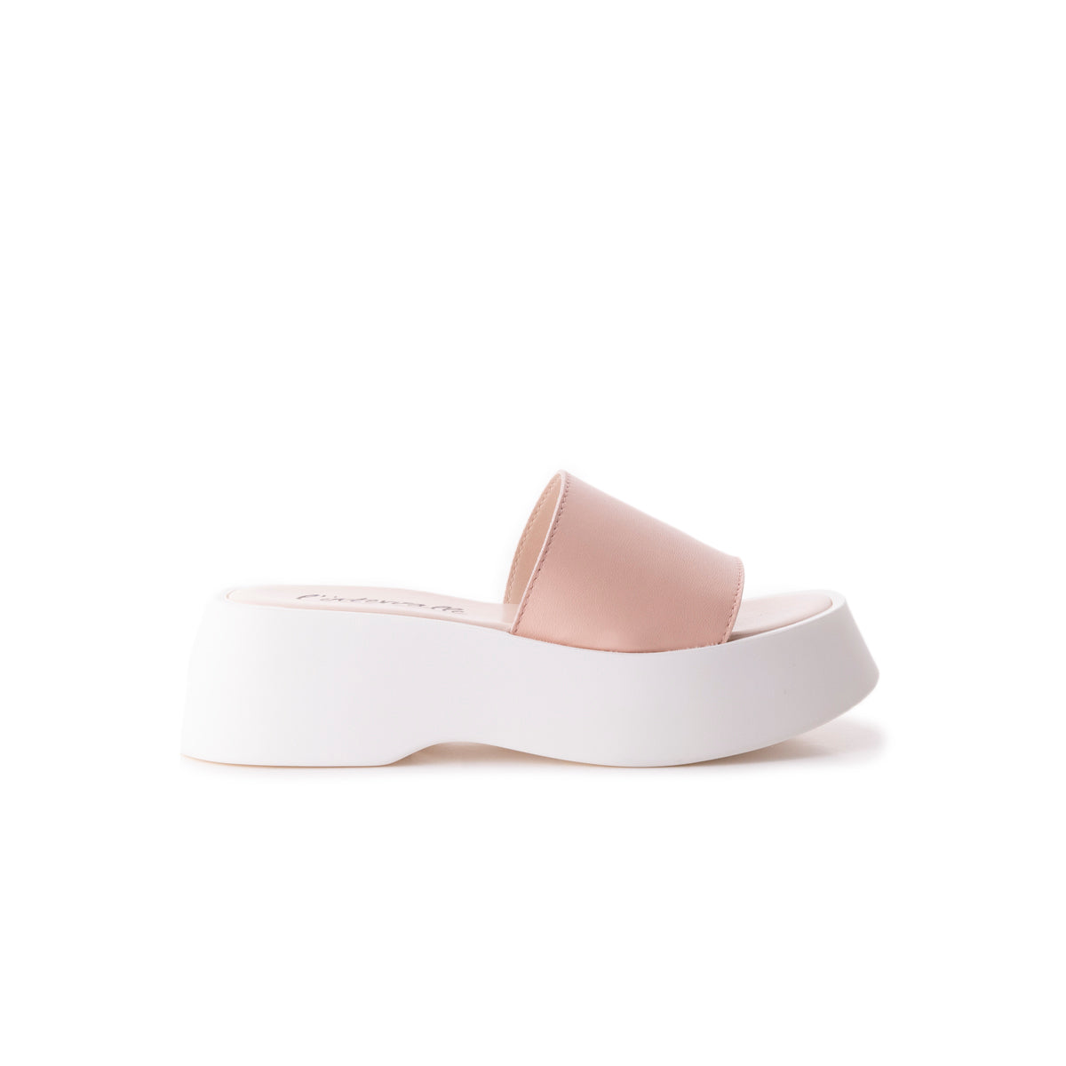 L'intervalle Chino Nu Cuir Nu