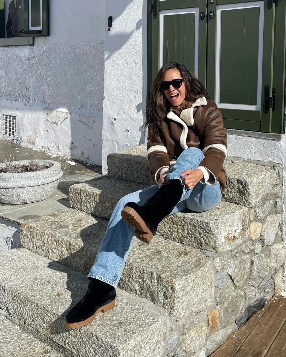 L'intervalle Chow Noir Fausse Fourrure Noir