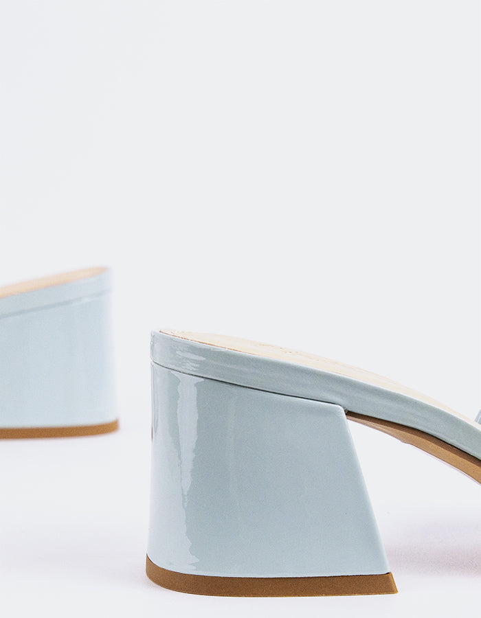 L'intervalle Clarabelle Bleu Verni Bleu