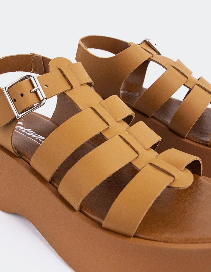 L'intervalle Confident Ocre Cuir Ocre