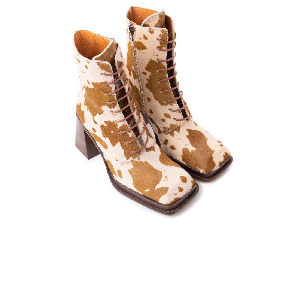 L'intervalle Dusseldorf Brun Vache Poney Brun