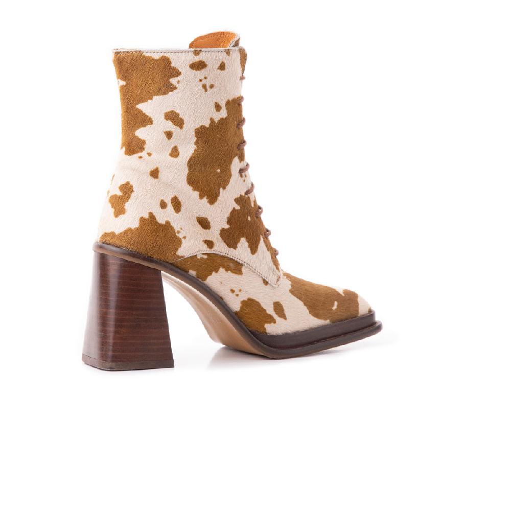 L'intervalle Dusseldorf Brun Vache Poney Brun